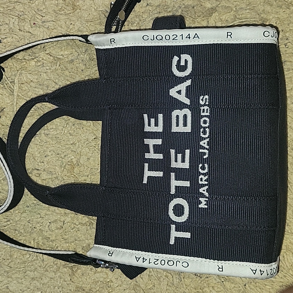 Marc Jacobs Black and White Tote Bag - Picture 2 of 12